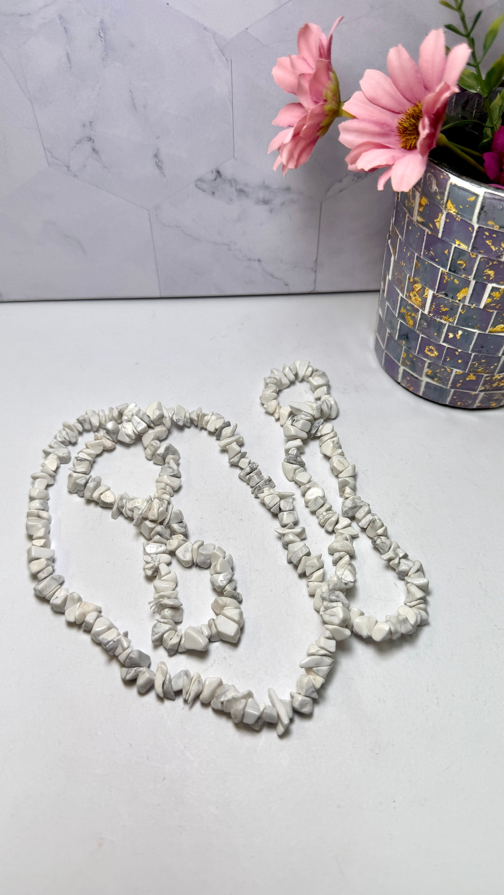Howlite Chip Necklace 34 Inches